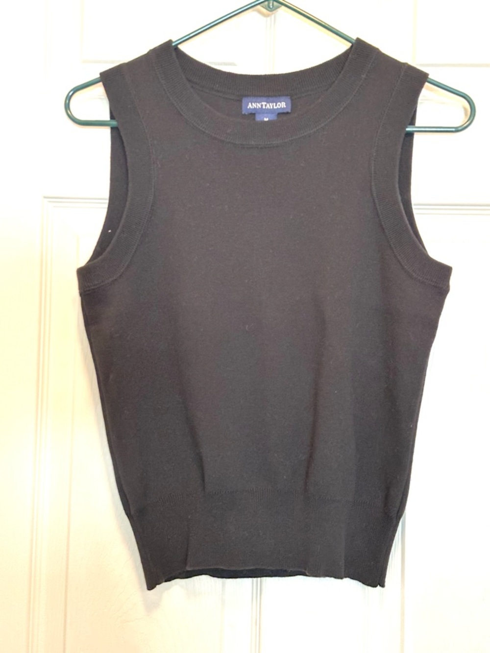 GUC Ann Taylor Black Ribbed Sleeveless Knit Tank/Vest